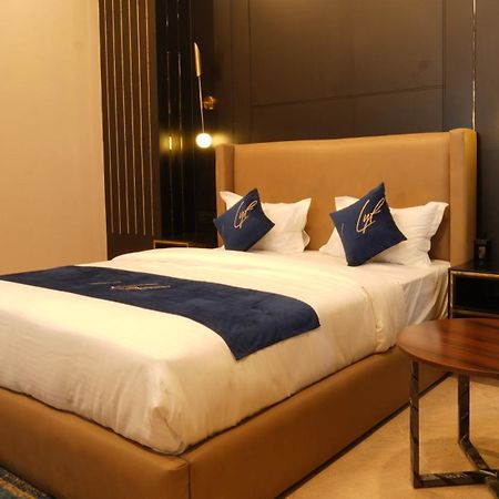 Aquila Grand Suites - Noida Sector 136 Екстер'єр фото