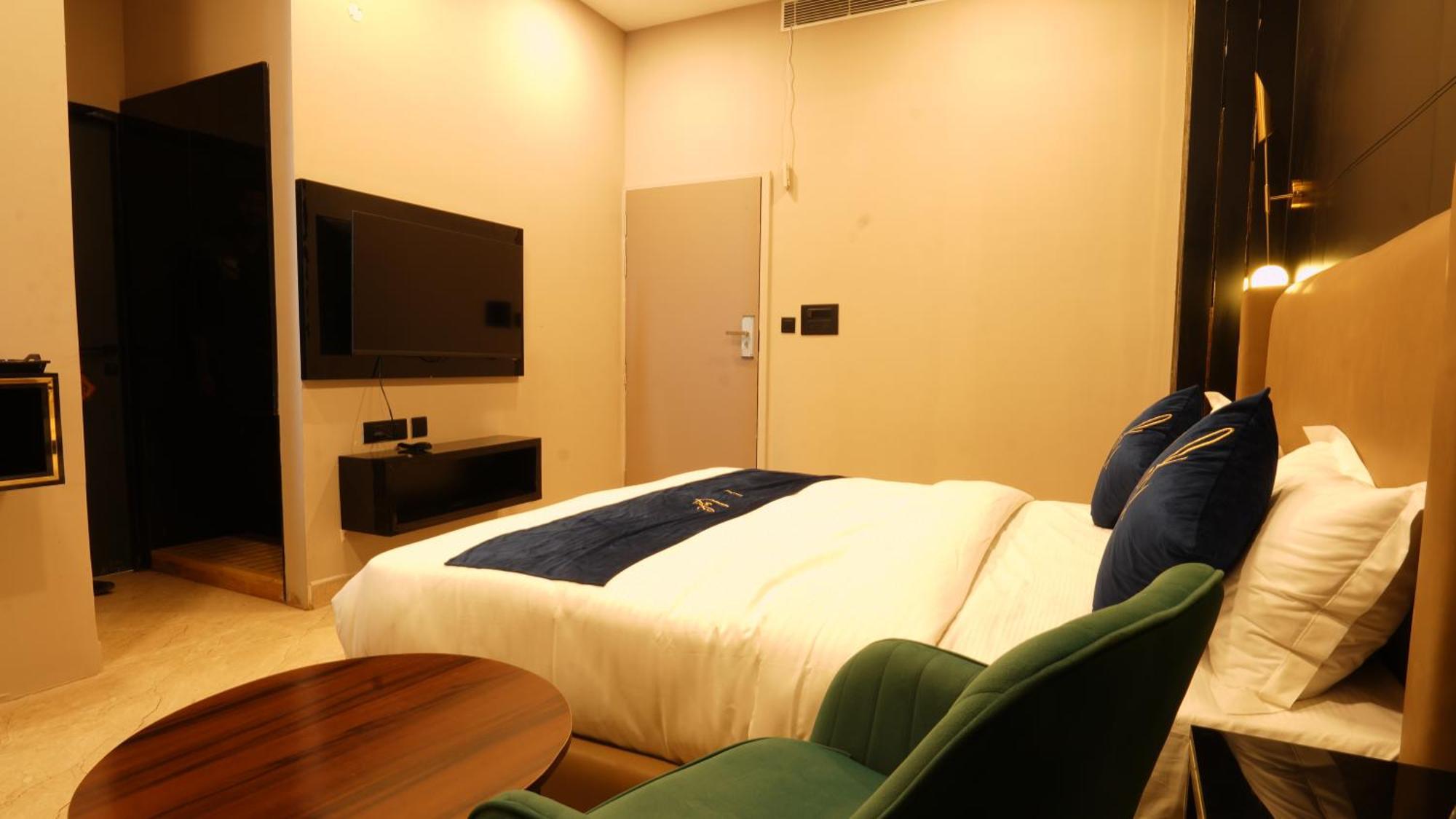 Aquila Grand Suites - Noida Sector 136 Екстер'єр фото