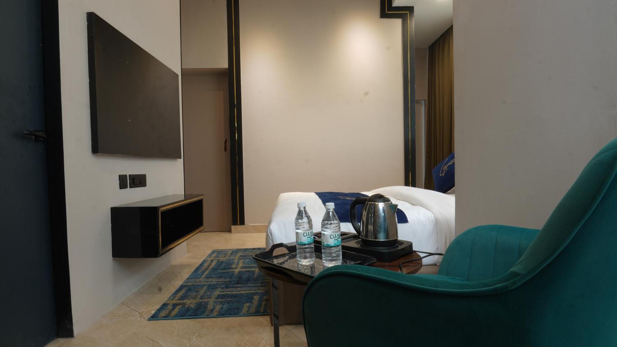 Aquila Grand Suites - Noida Sector 136 Екстер'єр фото