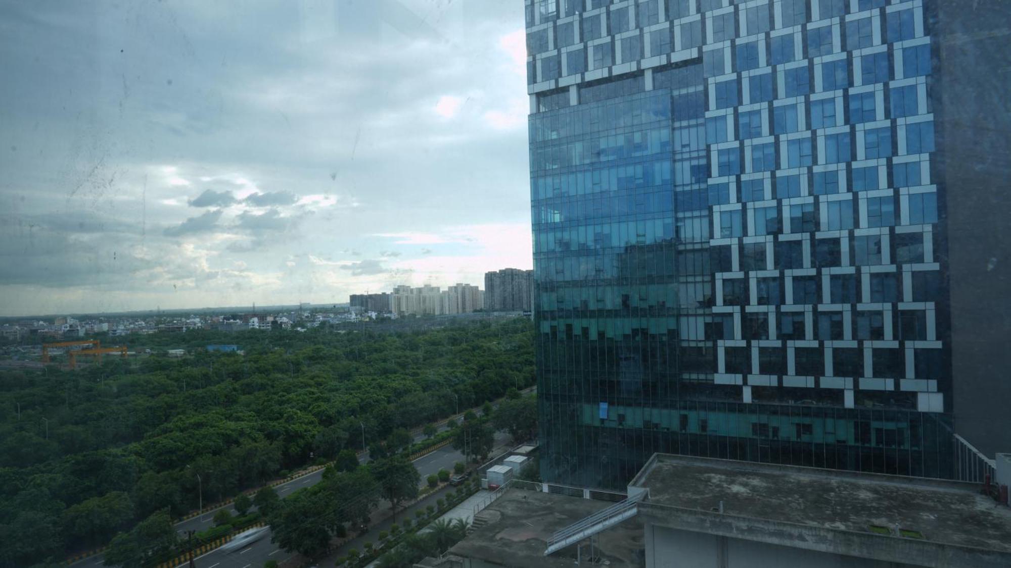 Aquila Grand Suites - Noida Sector 136 Екстер'єр фото